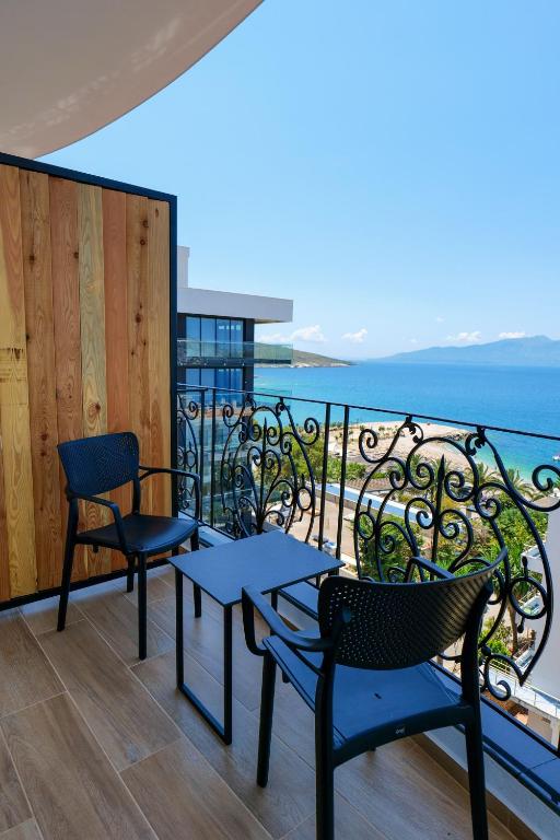 Sea wave hotel sarande